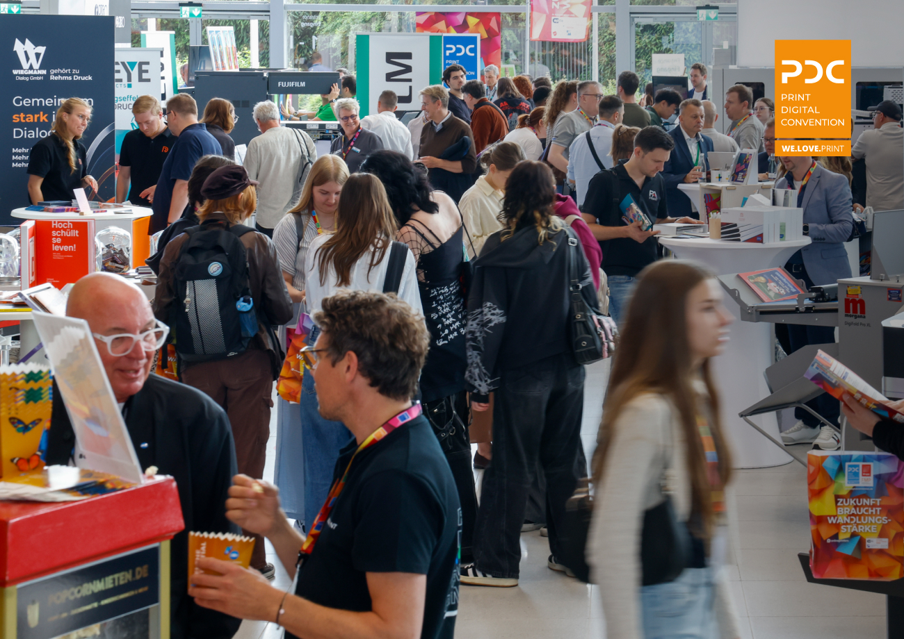 pdc_print_and_digital_convention_crowd
